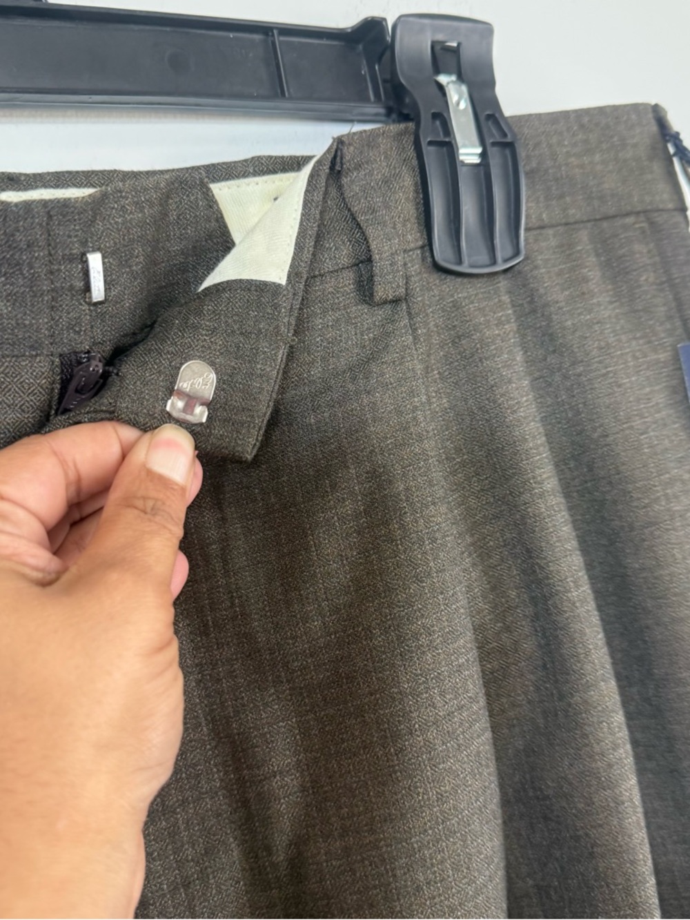 Roundtree & Yorke Brown Pleated Dress Pants 36x32 Cuffed Easy Care Trousers - Picture 6 of 7